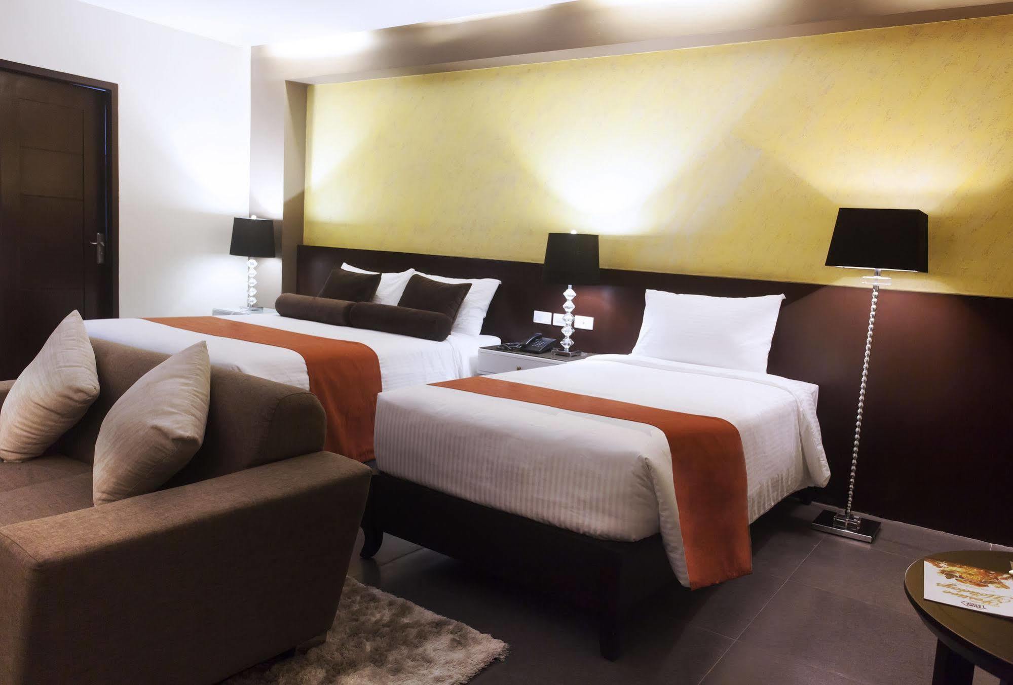 Grace Crown Hotel آنغلوس المظهر الخارجي الصورة