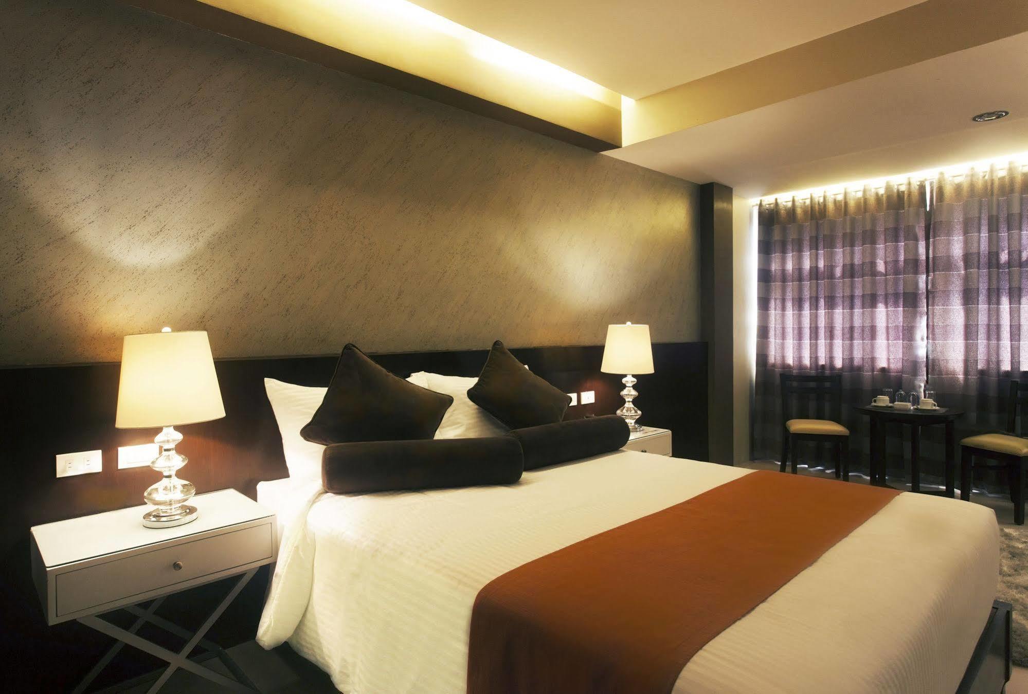 Grace Crown Hotel آنغلوس المظهر الخارجي الصورة