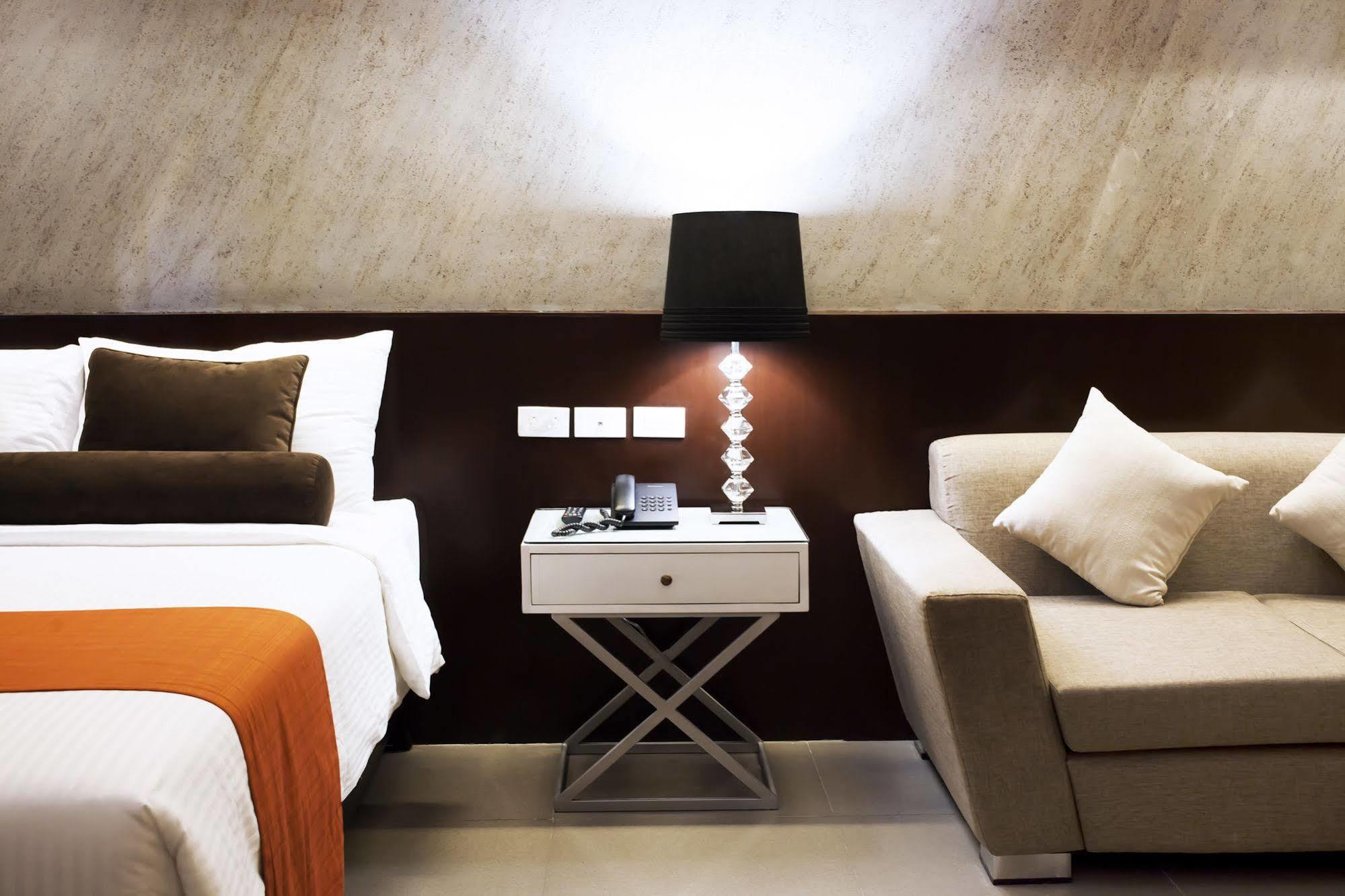Grace Crown Hotel آنغلوس المظهر الخارجي الصورة