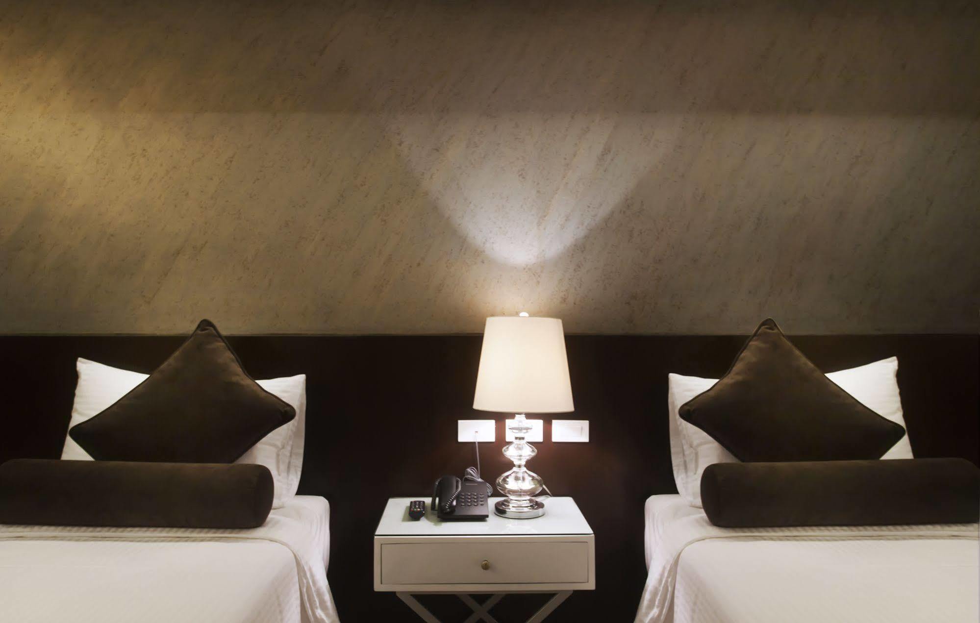 Grace Crown Hotel آنغلوس المظهر الخارجي الصورة
